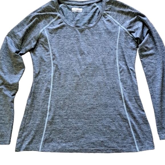 Columbia Tops - Columbia Heathered Blue Long Sleeve Fitted Athletic top SIZE Large